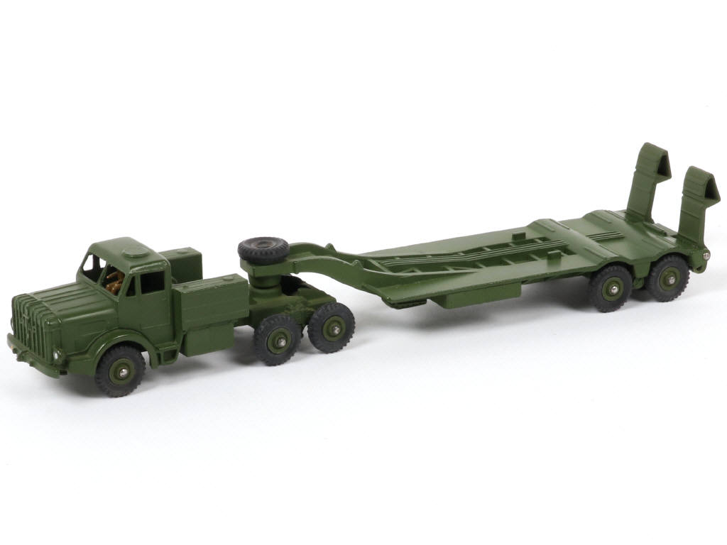 Lot 144 - DINKY TOYS (GB) (1)