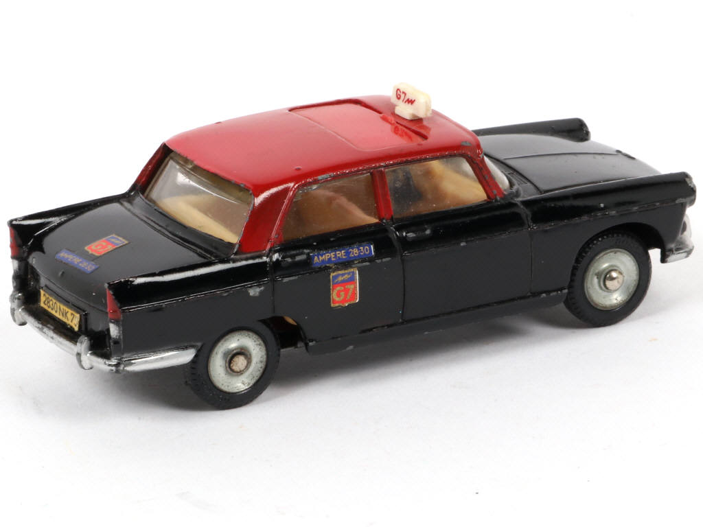 Lot 239 - DINKY TOYS (FRANCE) (1)