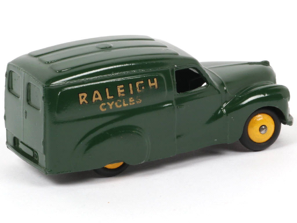 Lot 140 - DINKY TOYS (GB) (1)