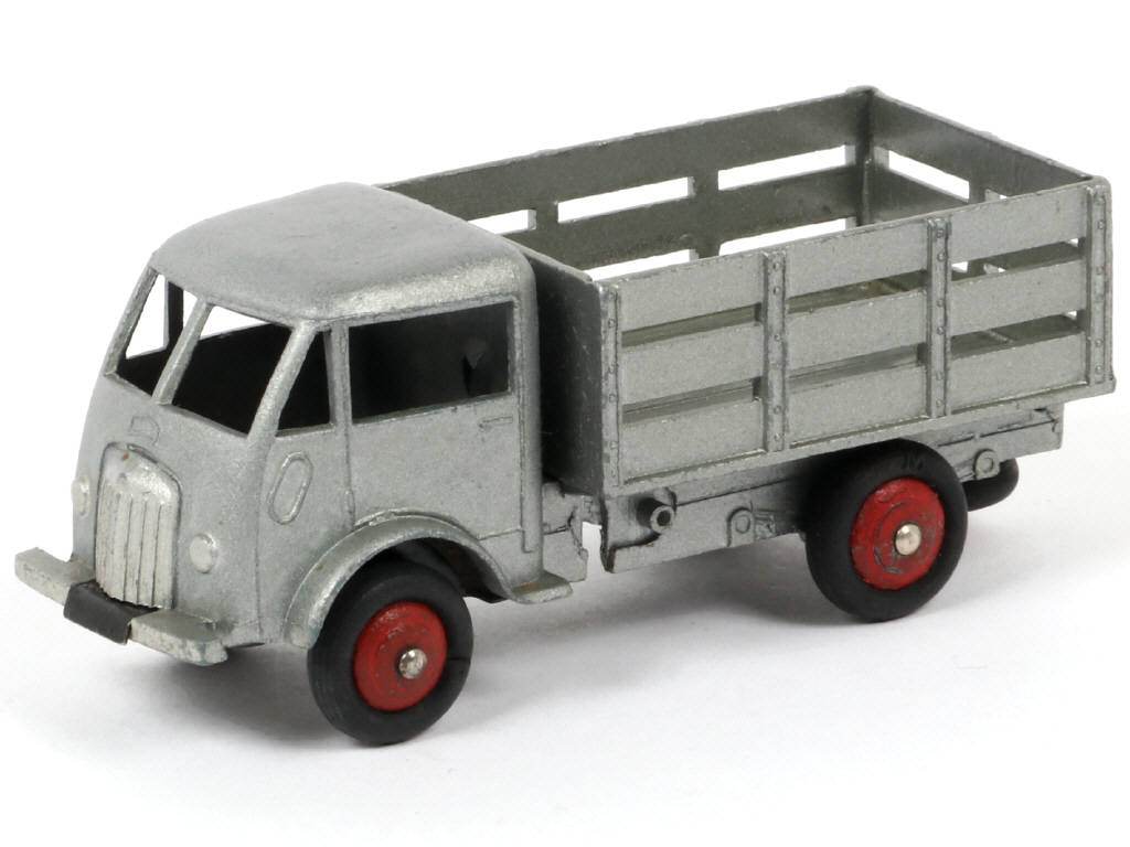 Lot 199 - DINKY TOYS (FRANCE) (1)