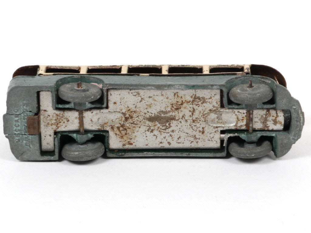 Lot 210 - DINKY TOYS (FRANCE) (1)