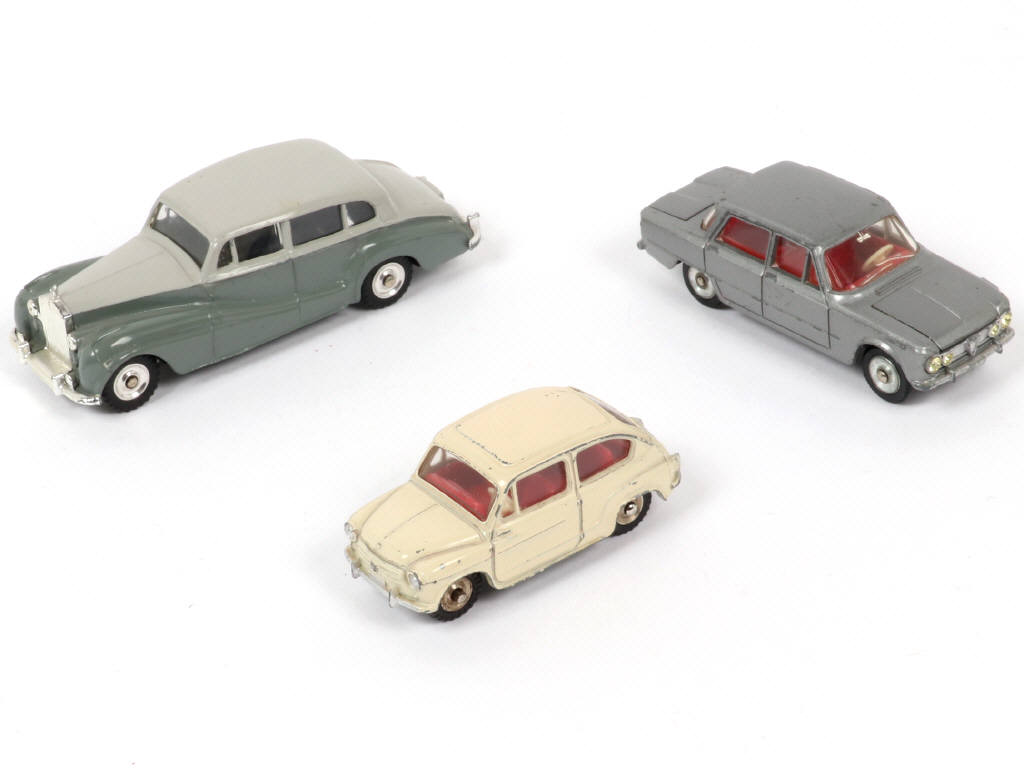 Lot 253 - DINKY TOYS (FRANCE) (3)