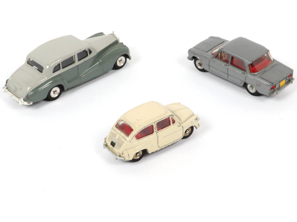 Lot 253 - DINKY TOYS (FRANCE) (3)
