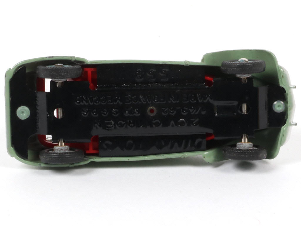 Lot 226 - DINKY TOYS (FRANCE) (1)