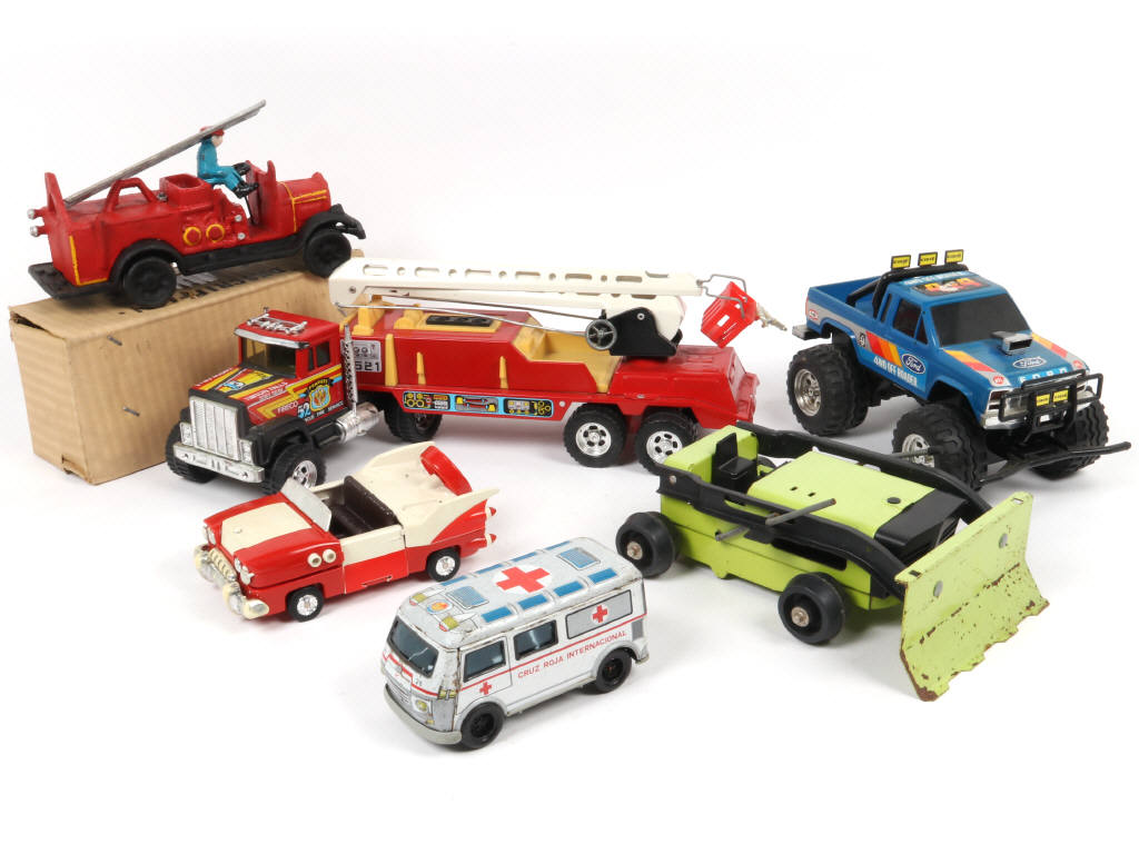 Lot 65 - DIVERS (6)