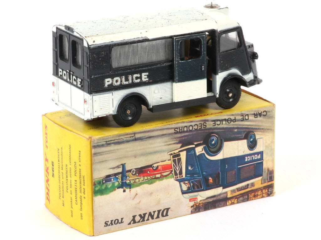Lot 229 - DINKY TOYS (FRANCE) (1)