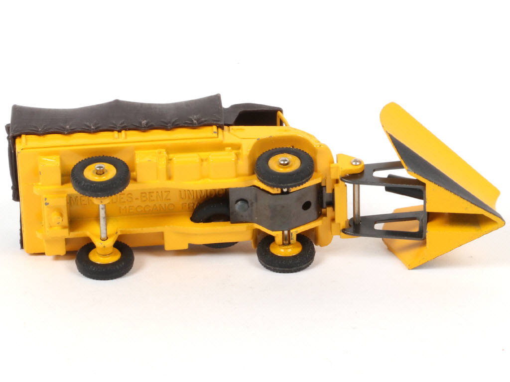 Lot 230 - DINKY TOYS (FRANCE) (1)