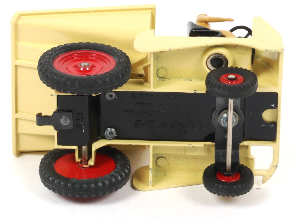 Lot 238 - DINKY TOYS (FRANCE) (1)