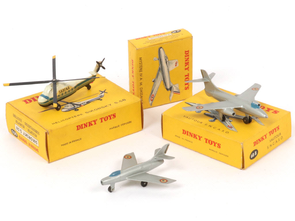 Lot 251 - DINKY TOYS (FRANCE) (3)
