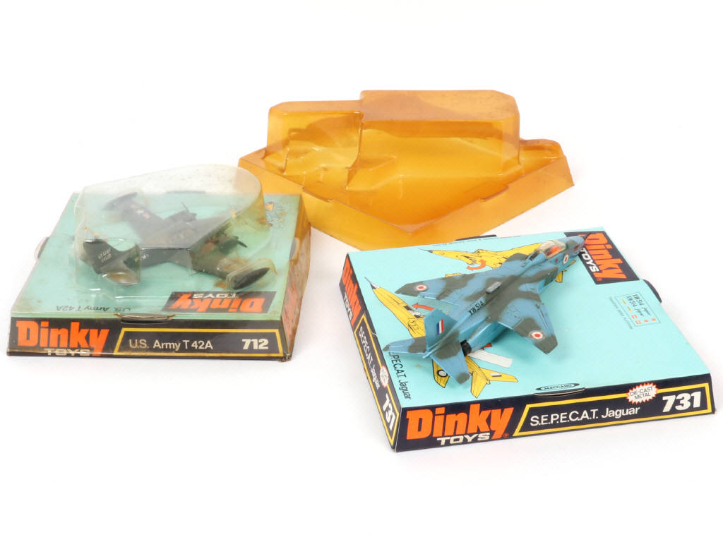 Lot 170 - DINKY TOYS (GB) (2)
