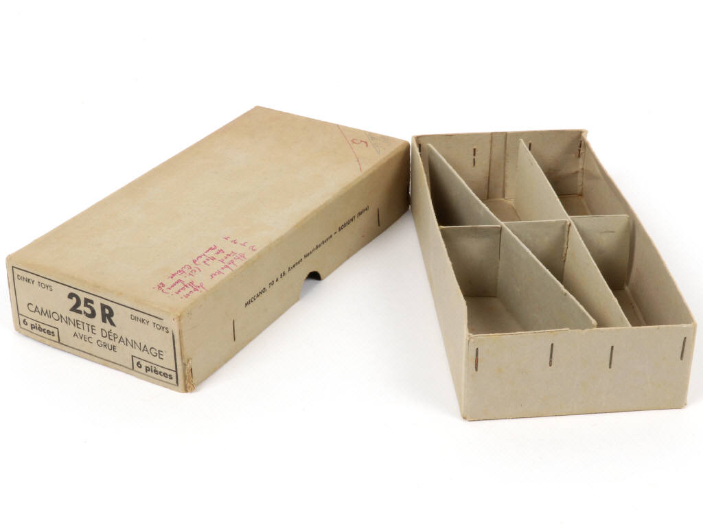 Lot 205 - DINKY TOYS (FRANCE) (1)