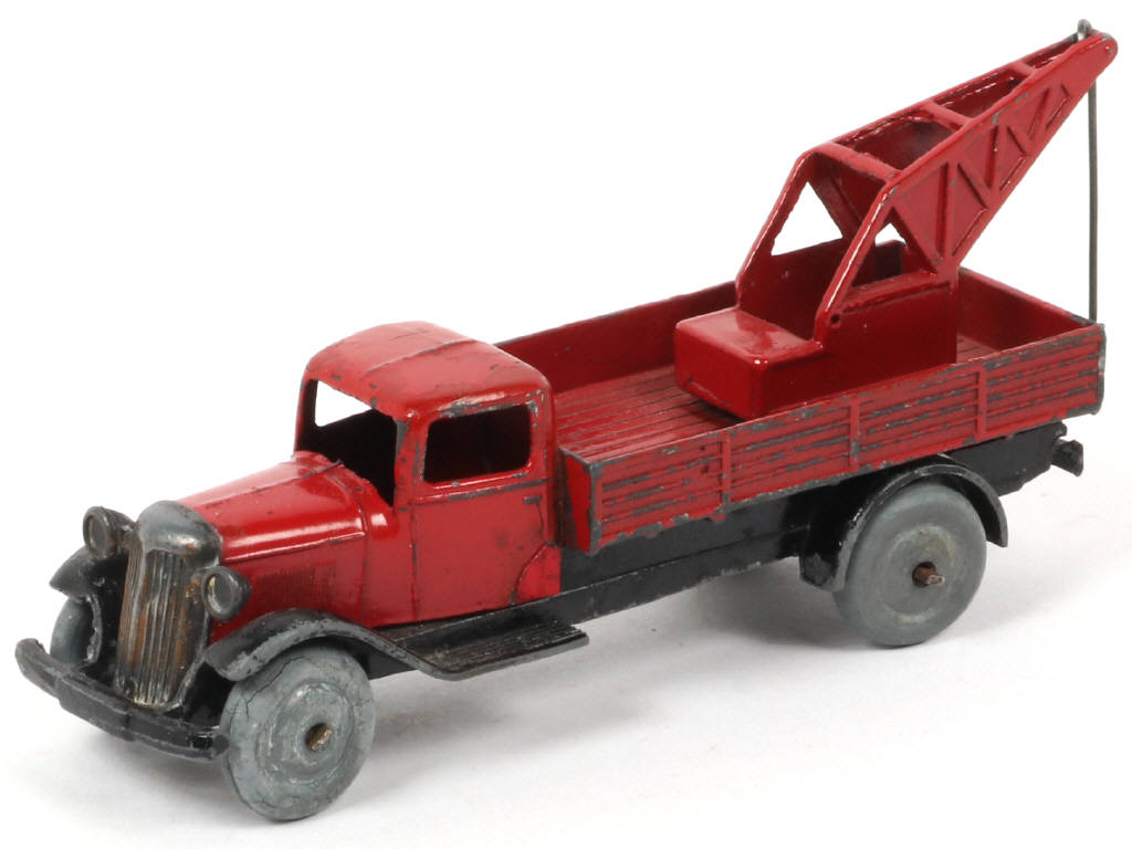 Lot 213 - DINKY TOYS (FRANCE) (1)