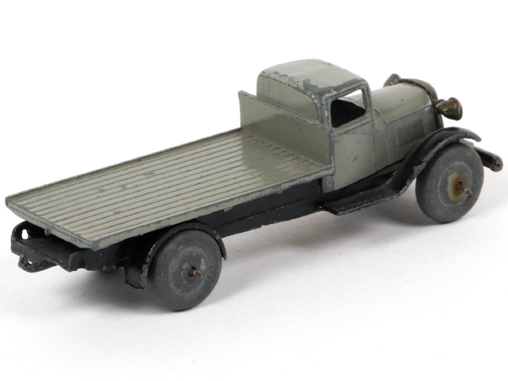 Lot 202 - DINKY TOYS (FRANCE) (1)