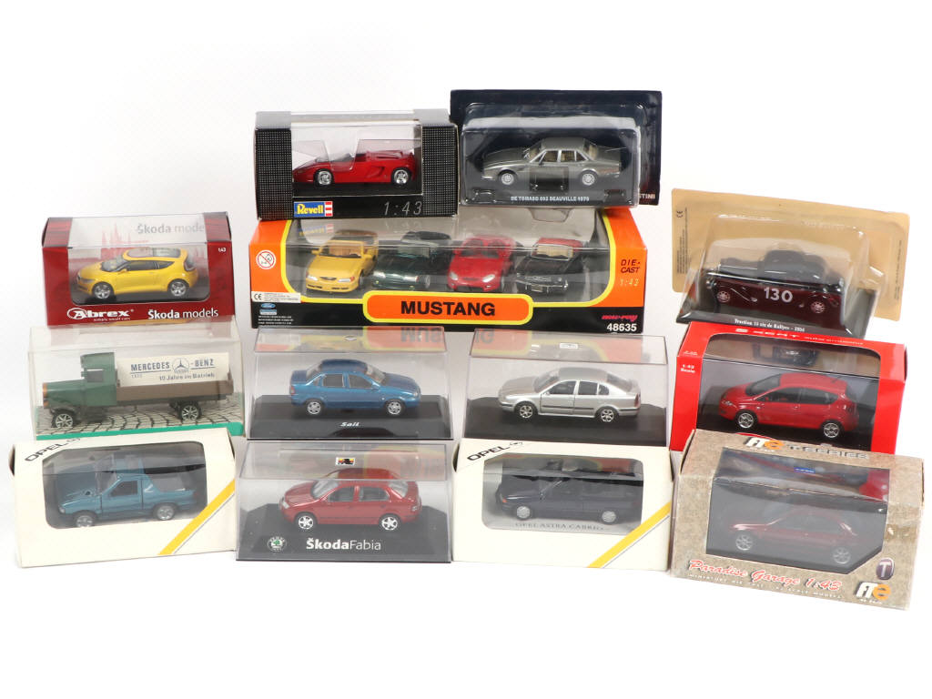 Lot 60 - DIVERS (13)