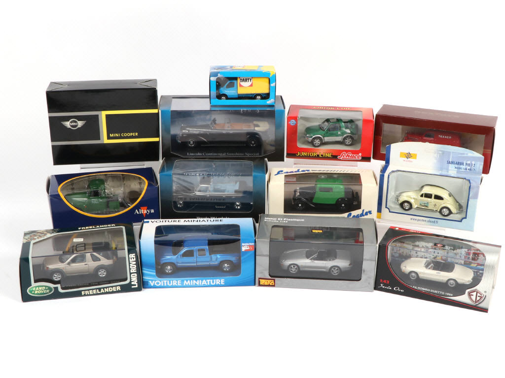 Lot 61 - DIVERS (13)