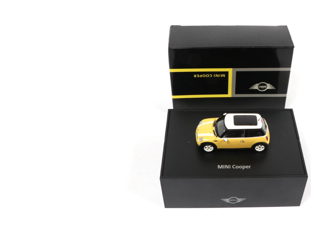 Lot 61 - DIVERS (13)