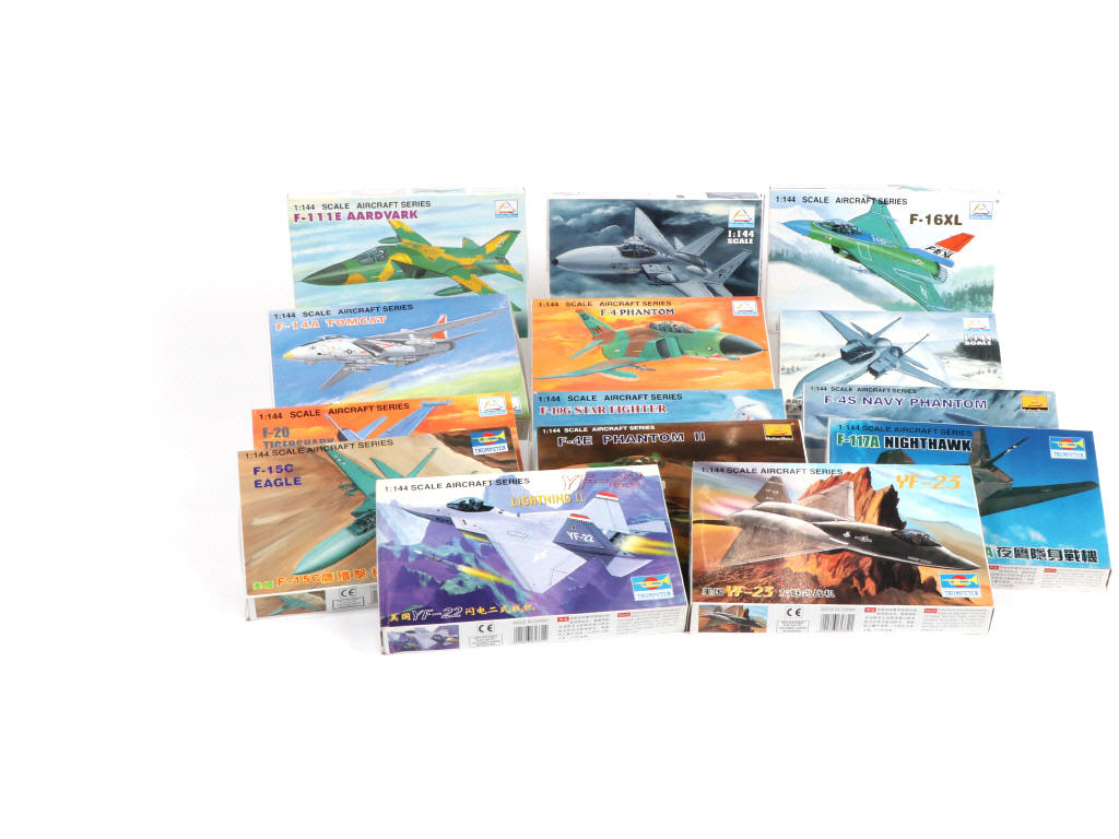 Lot 64 - DIVERS (14)