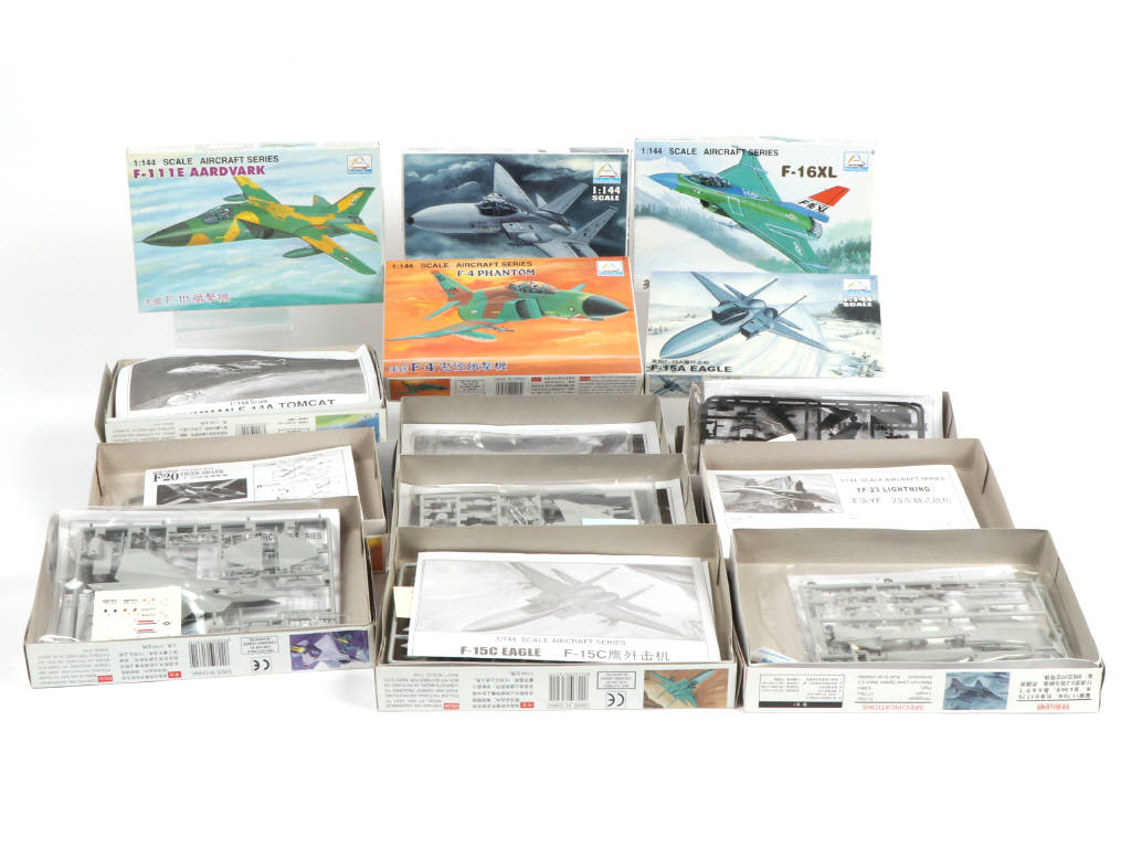 Lot 64 - DIVERS (14)