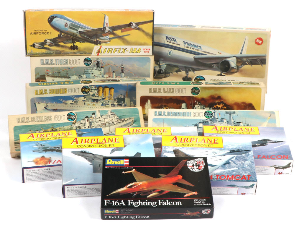 Lot 63 - DIVERS (13)