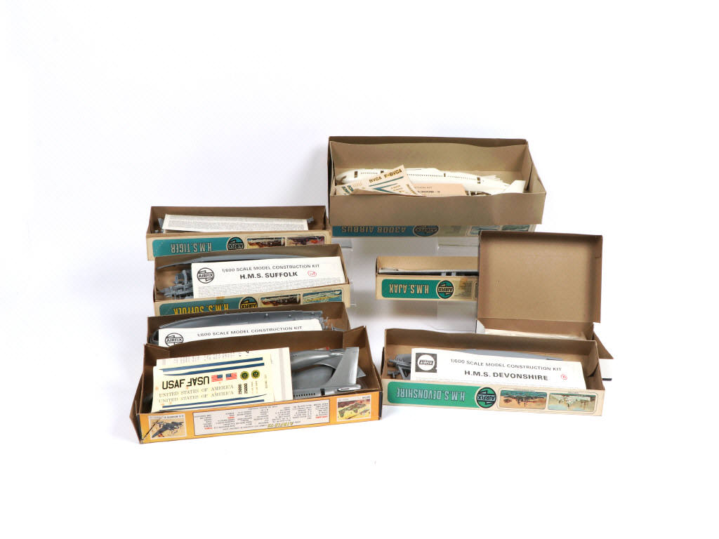 Lot 63 - DIVERS (13)