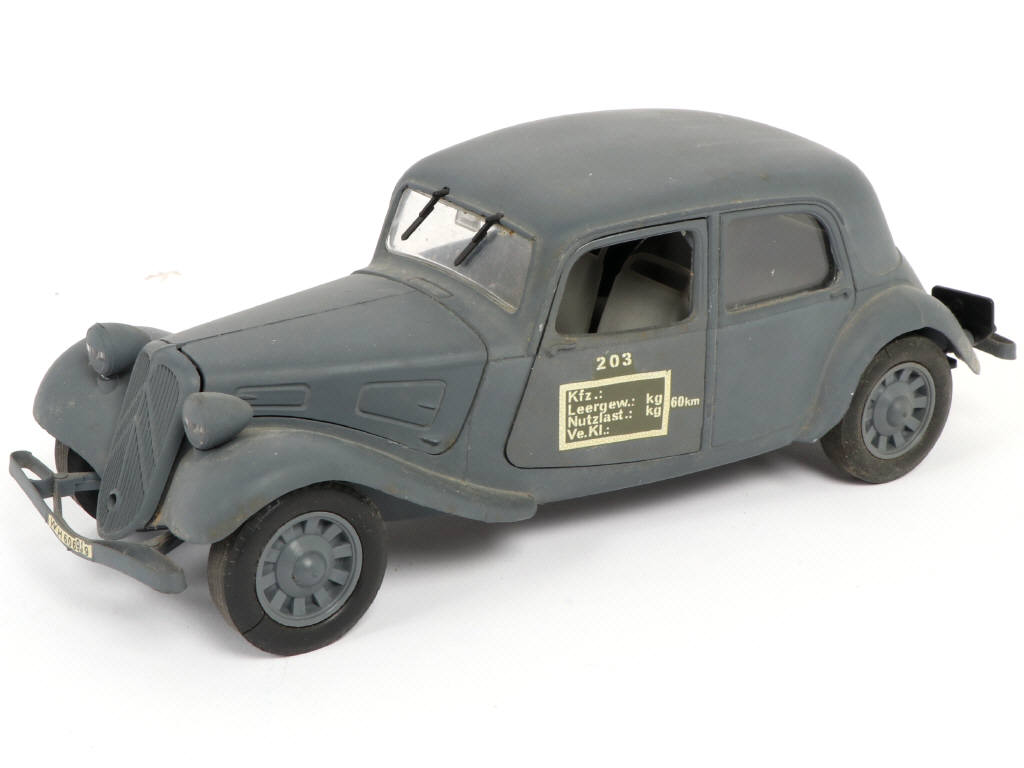 Lot 46 - DIVERS (10)