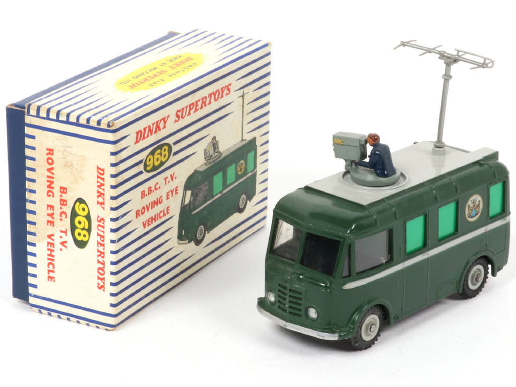 Lot 481 - DINKY TOYS (GB) (1)
