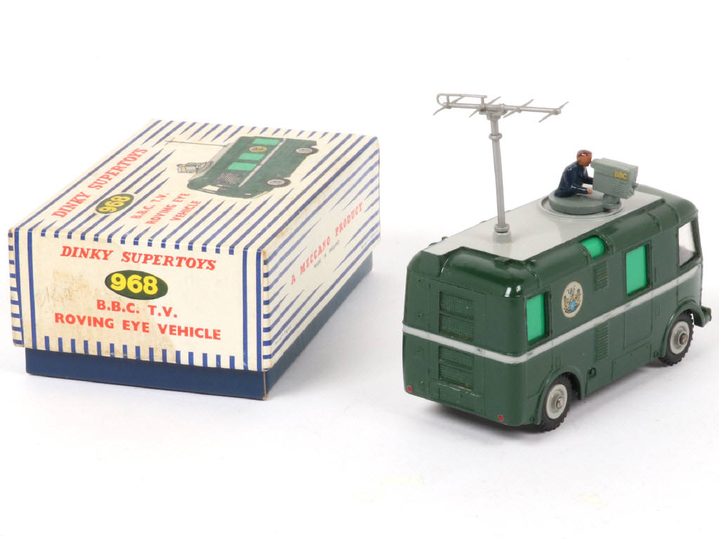 Lot 481 - DINKY TOYS (GB) (1)