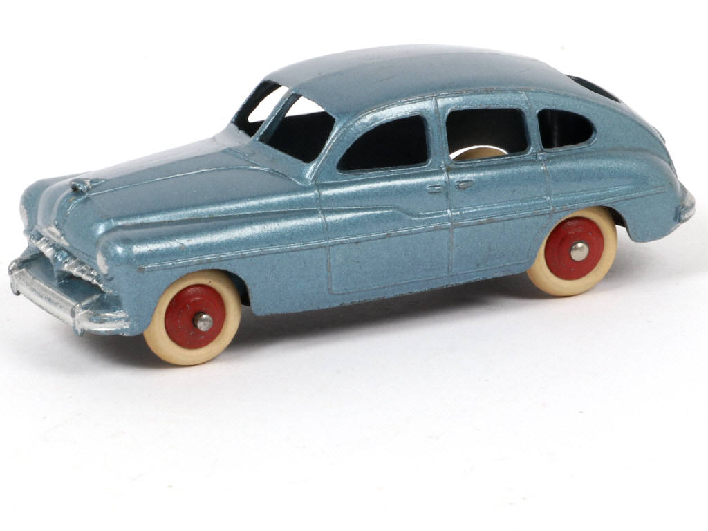 Lot 298 - DINKY TOYS (FRANCE) (1)