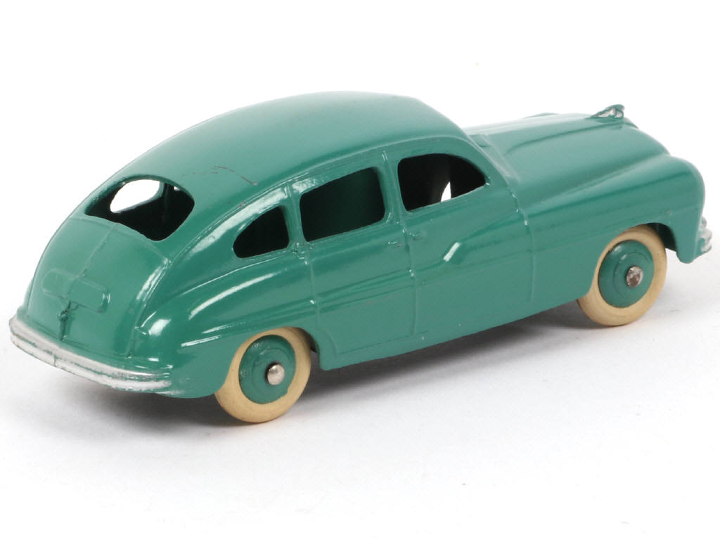 Lot 297 - DINKY TOYS (FRANCE) (1)