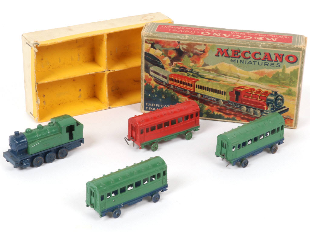 Lot 281 - DINKY TOYS (FRANCE) (1)