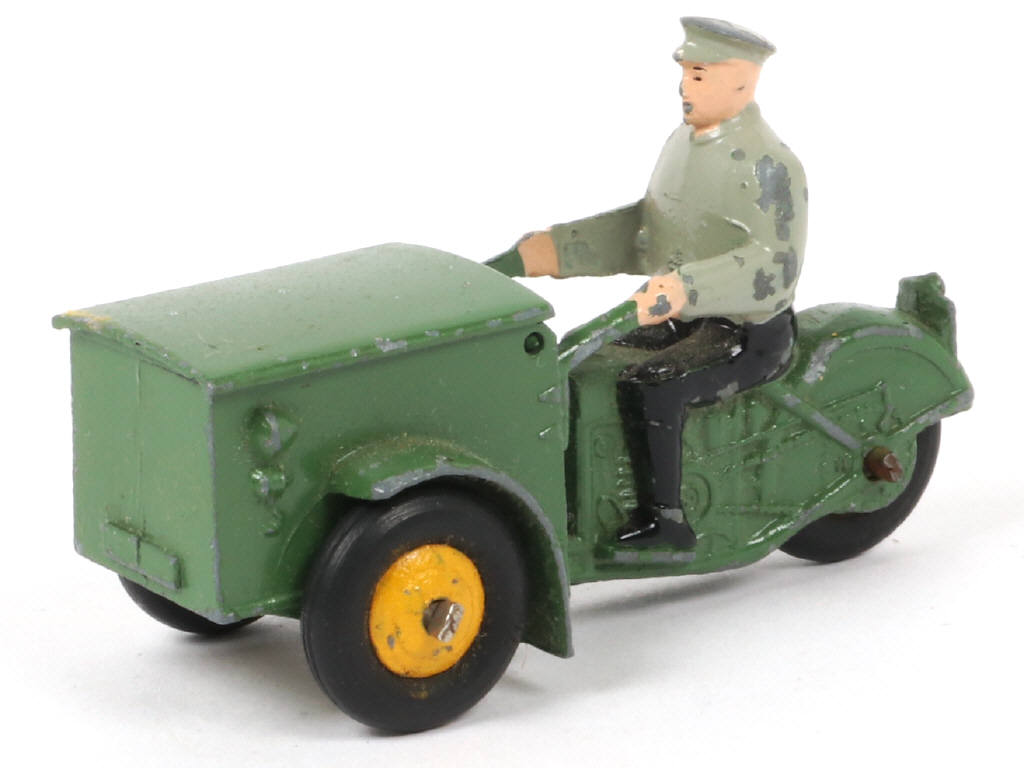 Lot 288 - DINKY TOYS (FRANCE) (1)