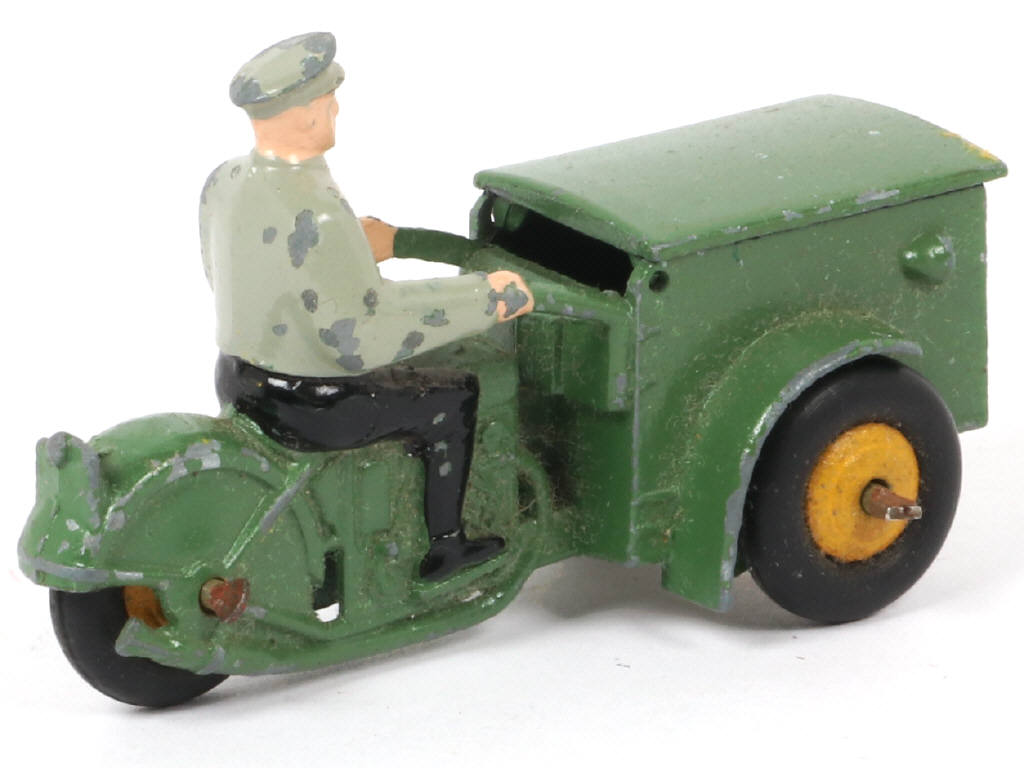 Lot 288 - DINKY TOYS (FRANCE) (1)