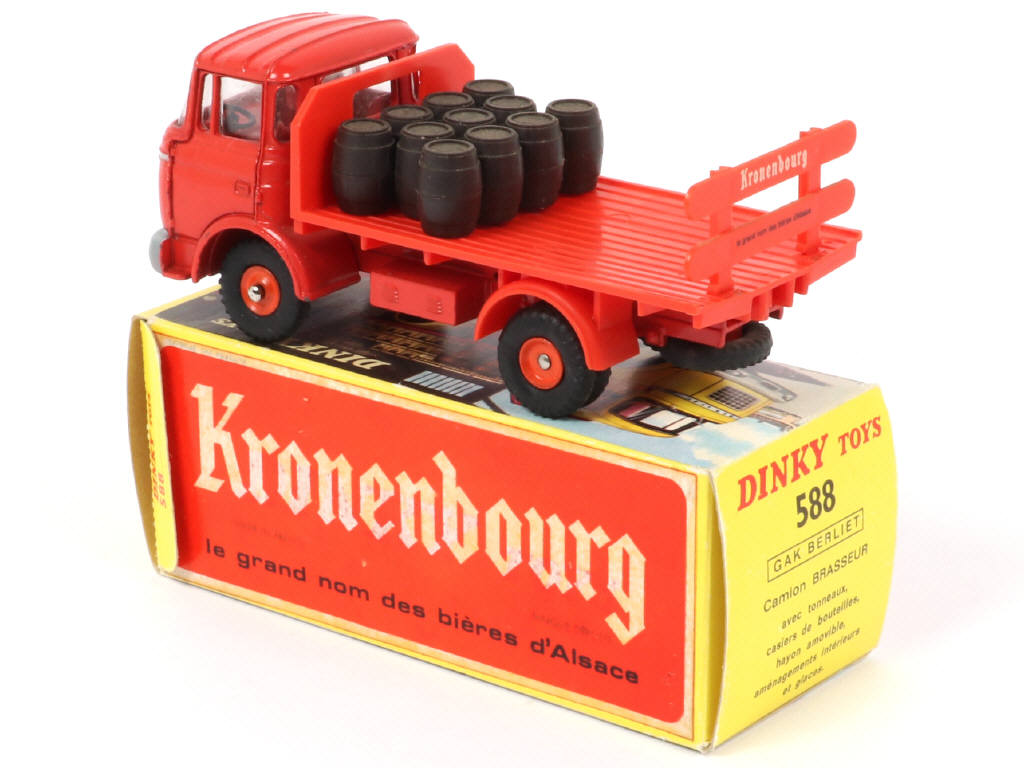 Lot 425 - DINKY TOYS (FRANCE) (1)
