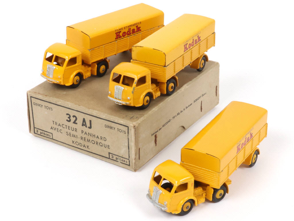 Lot 417 - DINKY TOYS (FRANCE) (4)