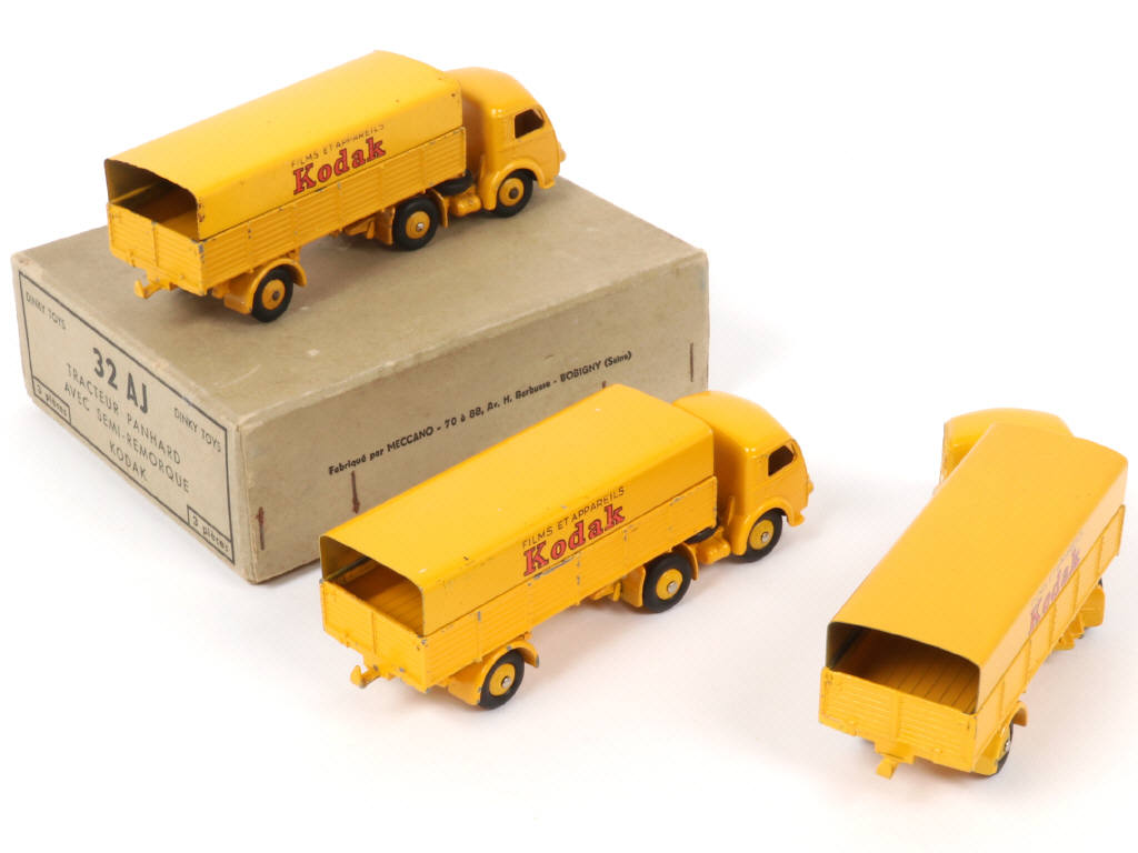 Lot 417 - DINKY TOYS (FRANCE) (4)