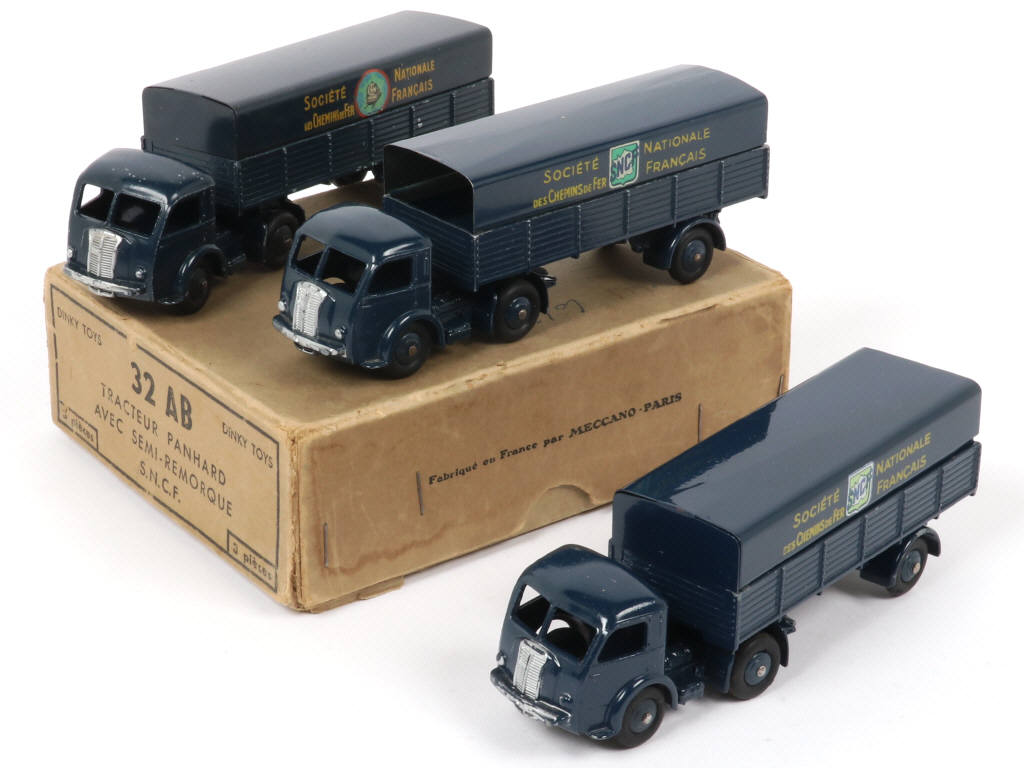 Lot 415 - DINKY TOYS (FRANCE) (4)