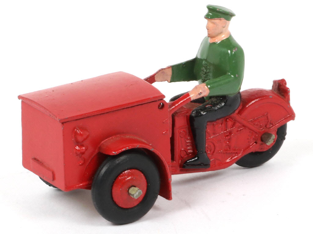 Lot 286 - DINKY TOYS (FRANCE) (1)