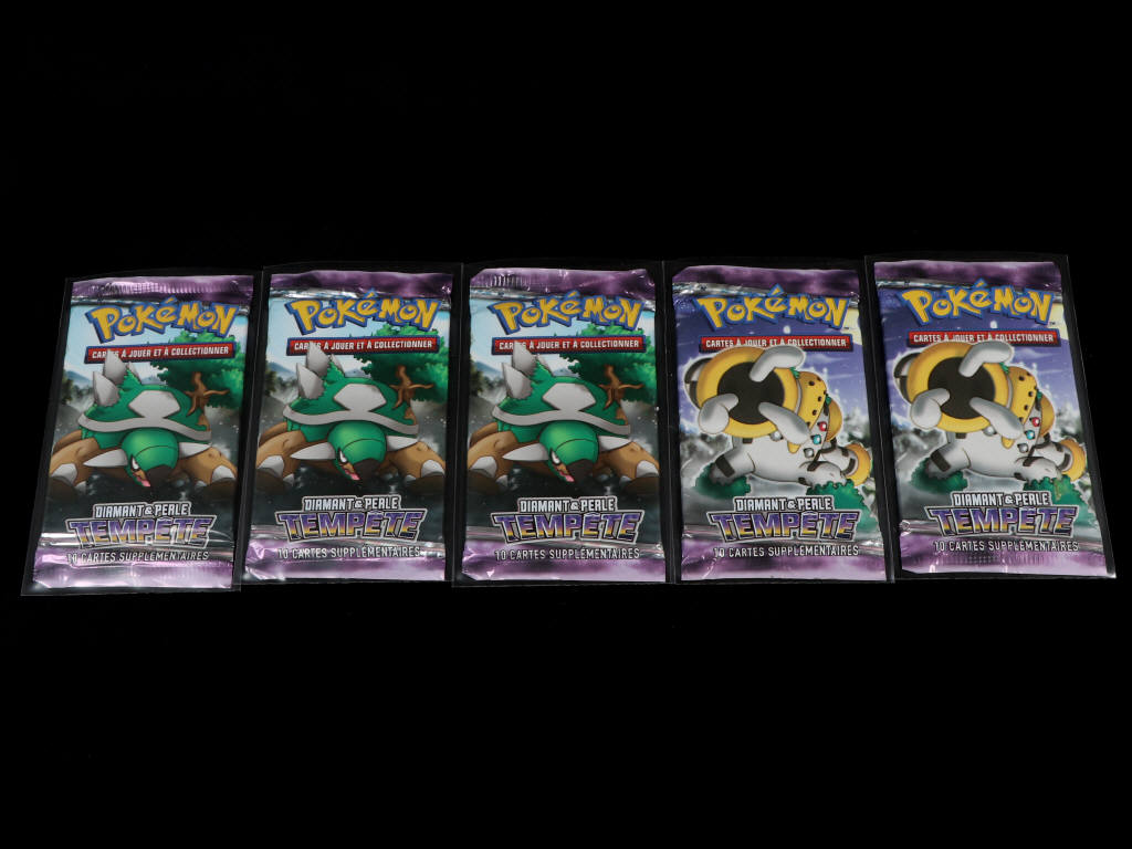 Lot 81 - POKEMON COMPANY (USA) (5)