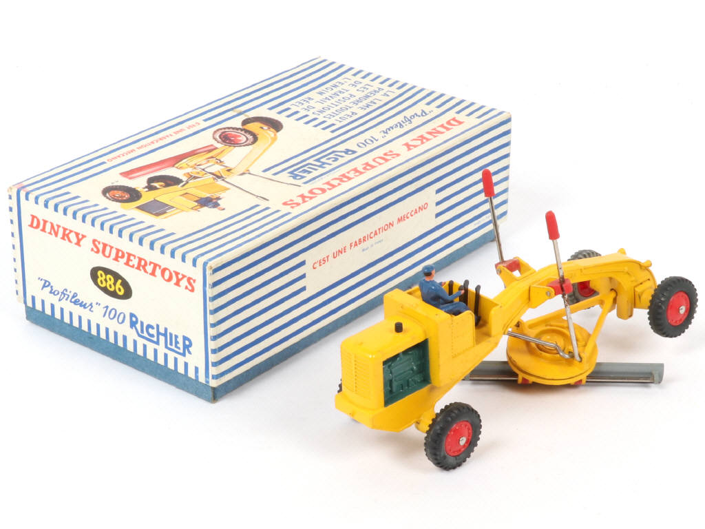 Lot 152 - DINKY TOYS (FRANCE) (1)