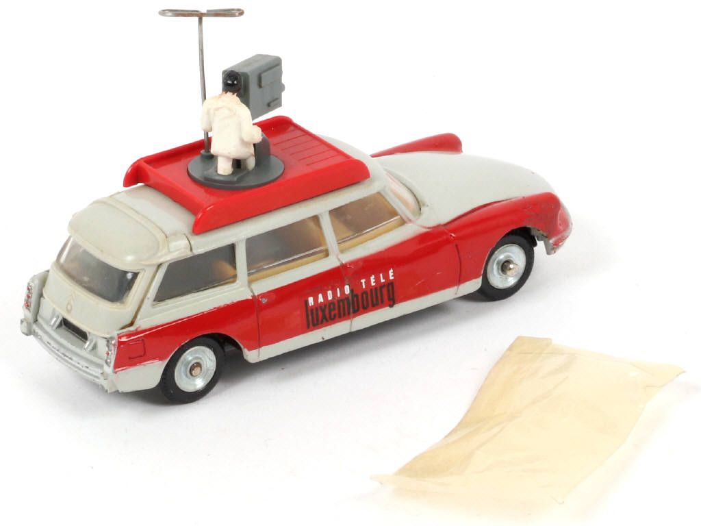 Lot 155 - DINKY TOYS (FRANCE) (1)