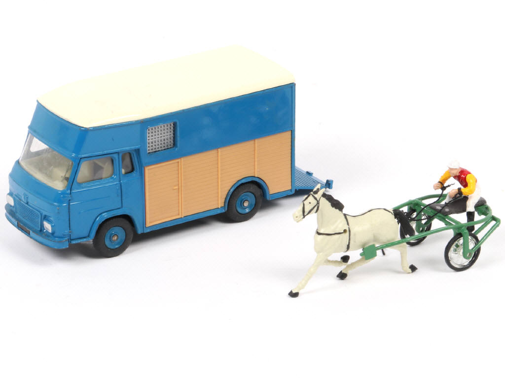 Lot 148 - DINKY TOYS (FRANCE) (1)