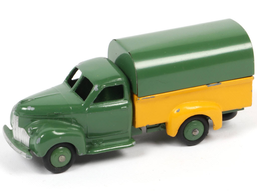 Lot 110 - DINKY TOYS (FRANCE) (1)