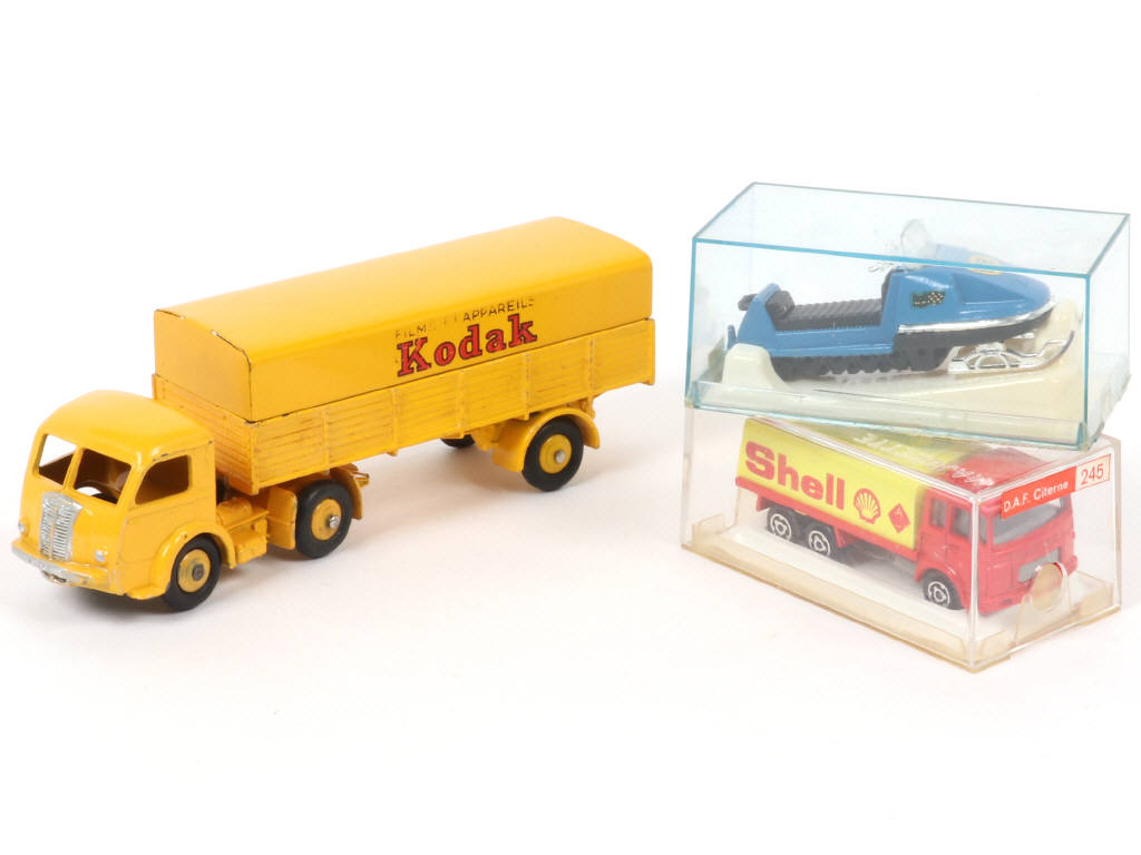 Lot 194 - MAJORETTE (FRANCE) (3)