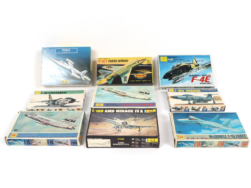 Lot 47 - DIVERS (9)