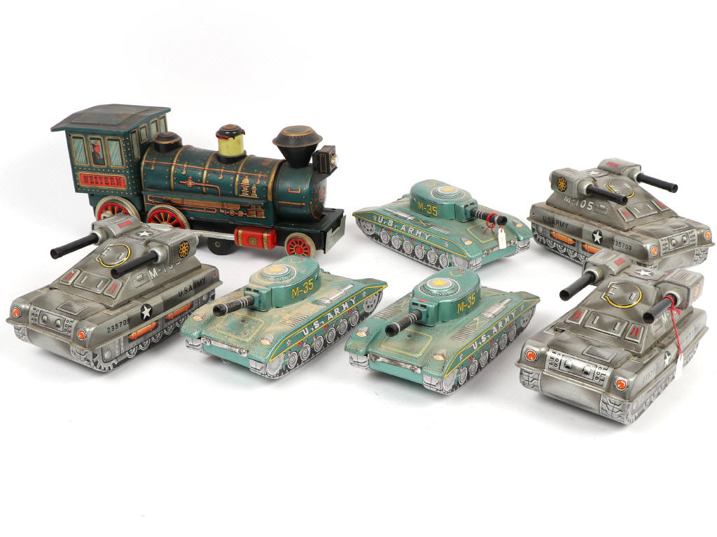 Lot 116 - DIVERS (7)