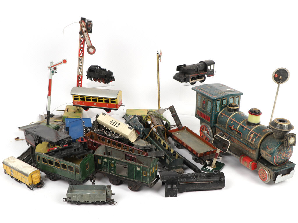 Lot 136 - DIVERS (20)