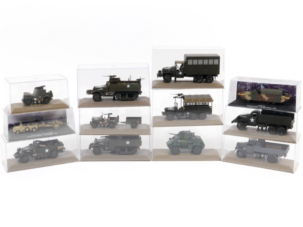 Lot 184 - DIVERS (12)