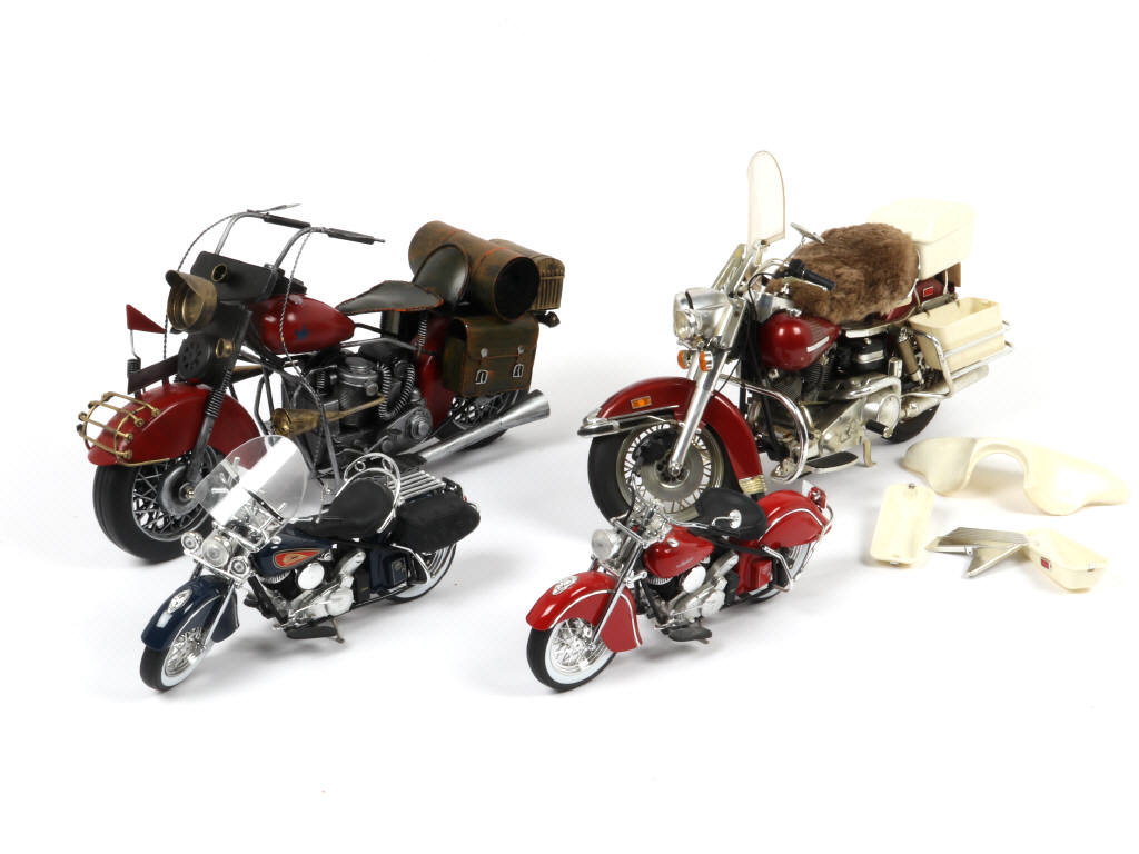 Lot 95 - DIVERS (4)