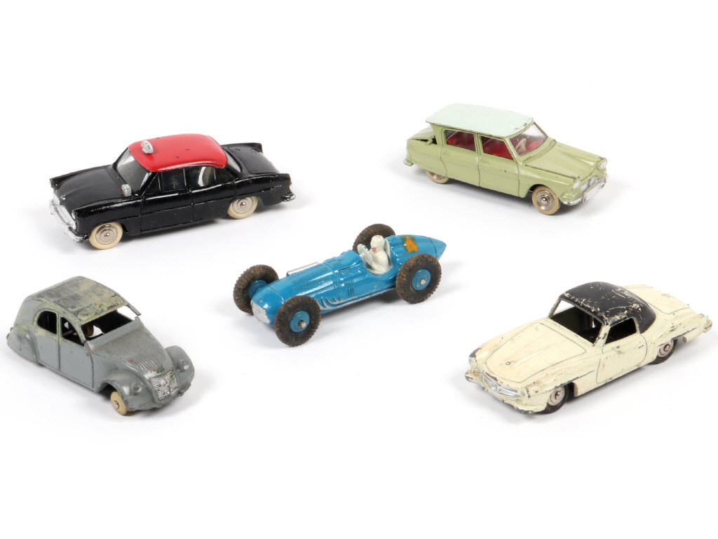 Lot 277 - DINKY TOYS (FRANCE) (5)
