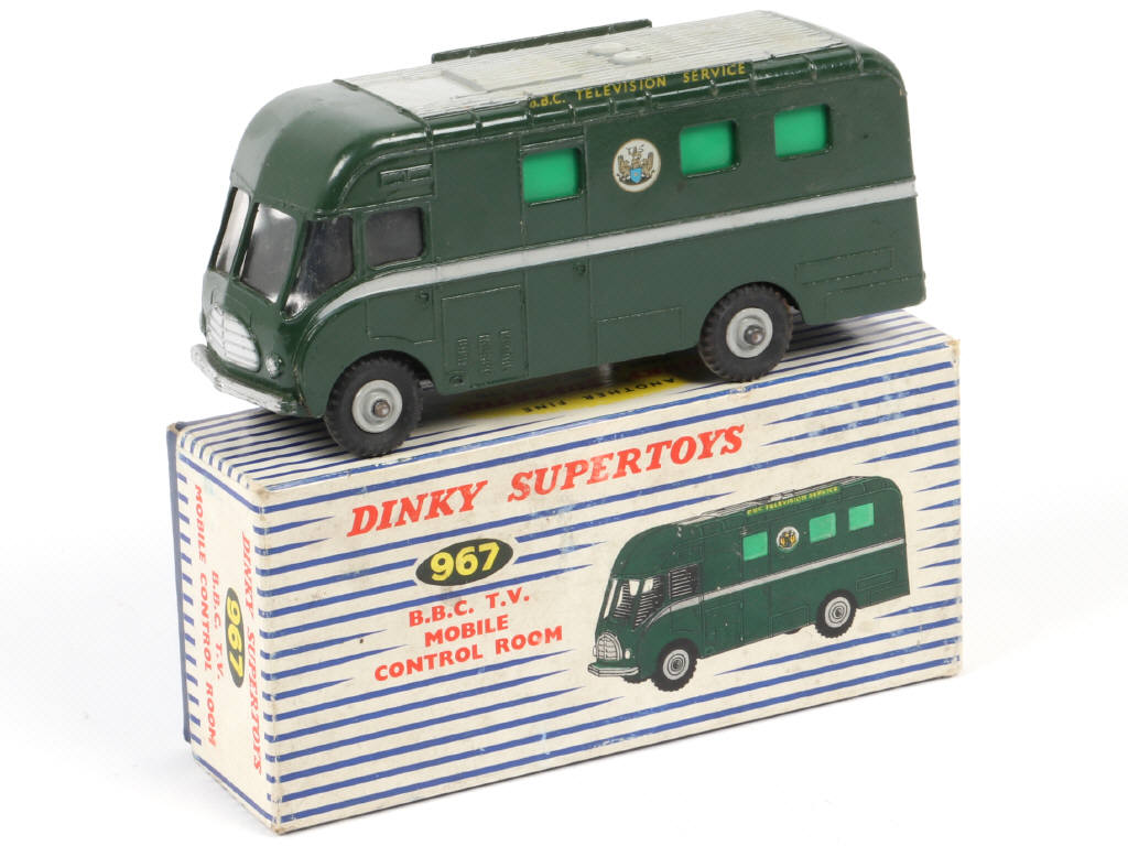 Lot 229 - DINKY TOYS (GB) (1)